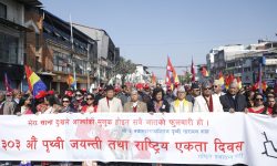 राप्रपाद्वारा पृथ्वीनारायण शाहको सालिकमा माल्यार्पण (तस्बिरसहित)