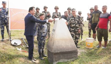 झापामा सीमास्तम्भ मर्मत गरिँदै