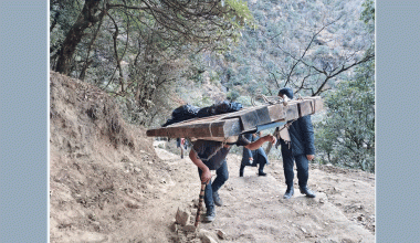 भरियाले धानेकोे खुम्बु क्षेत्रको ढुवानी