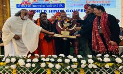 पूर्वमन्त्री आलेलाई विश्वप्रसिद्ध हिन्दु रत्न अवार्ड प्रदान