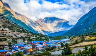 राष्ट्रिय प्रशारण लाइनले उज्यालो बन्दै मनाङ