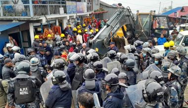 पाथीभरा क्षेत्रमा प्रहरी र आन्दोलनकारीबीच झडप, चार घाइते