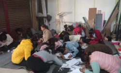 महिलालाई सीप सिकाउँदै स्थानीय तह