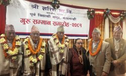 जसले विद्यालय जोगाए उनैबाट शिक्षक सम्मानित हुँदा …