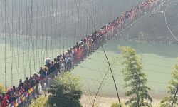 देवघाटको झोलुङ्गे पुल जीर्ण बनेपछि जोखिममा