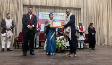 पूर्व राष्ट्रपतिद्वारा जेनेस सलुशनका सीइओ फुयाँल सम्मानित