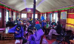 हिमपातले मनास्लु क्षेत्रमा पुगेका पर्यटकलाई पदयात्रामा कठिनाइ