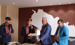 कागेश्वरी मनोहरा नगरपालिकाले नेपाल प्रहरीलाई सहयोग गर्याे डीएसएल क्यामेरा