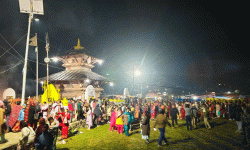 ईशानेश्वरमा रातभर उभिएर ठाडो बत्ती बाल्दै सयौँ दम्पत्ति