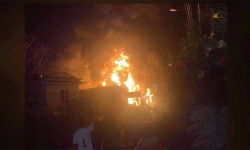 हलेसी बजारको एउटा पसलमा आगलागी