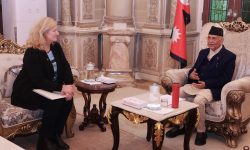 प्रधानमन्त्रीसँग नेपालका लागि फ्रान्सका राजदूतको शिष्टाचार भेट