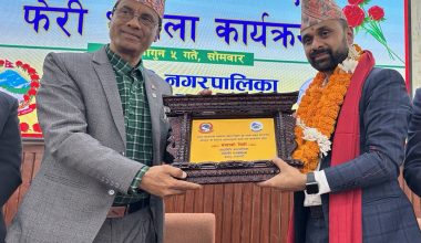 चन्द्रागिरि नगरपालिकाद्वारा नवनियुक्त सहसचिव अर्याल सम्मानित