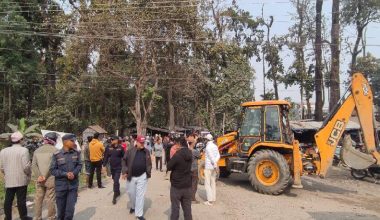 वन अतिक्रमण गरेर बनाइएका टहरा हटाइयो