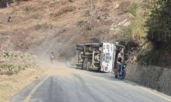 काठमाडौंबाट ओखलढुंगा जाँदै गरेको बस धुलिखेलमा दुर्घटना, १७ जना घाइते