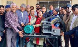 अनुदानमा चाफकटर पाएर विर्तामोडका किसान हर्षित