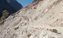 पहिरोले हुम्लाको खच्चा सडक अवरुद्ध