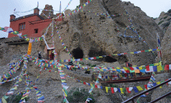 मुस्ताङको लुरी गुम्बा ओझेलमा