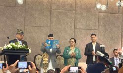 चिकित्सक सङ्घका अध्यक्षहरूबारे लेखिएको पुस्तक राष्ट्रपतिद्वारा विमोचन