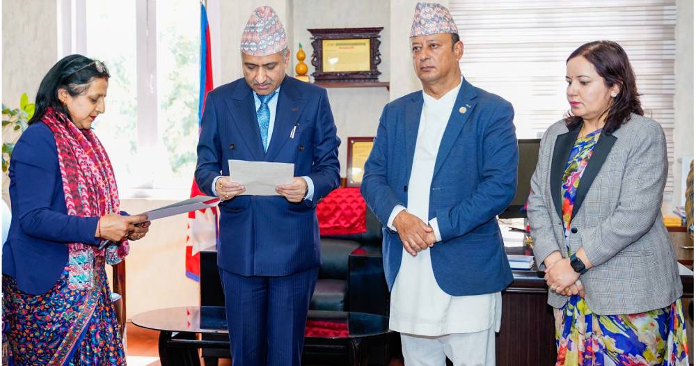 विद्युत् नियमन आयोग सदस्यद्वारा शपथ