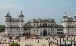 यो वर्ष को बन्लान् महामूर्ख ?