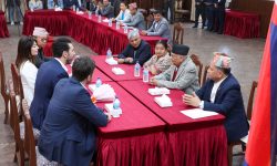 प्रधानमन्त्रीसँग अन्तरराष्ट्रिय गोलरक्षक बुफनको भेट