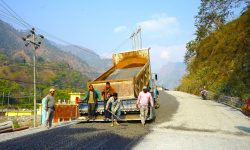 बेनी-दरवाङ सडक : रणवाङ-तोलावाङ खण्ड कालोपत्र पूरा