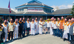 पुडुचेरीका विधायकहरू पोखरामा