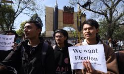 स्ववियु निर्वाचनको माग गर्दै आरआर क्याम्पस अगाडि नेविसंघको प्रदर्शन