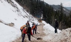 अझै खुलेन हिमपातले अवरुद्ध नाग्म-गमगढी सडक