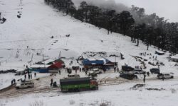 हिउँ खेल्न लोभिएका आन्तरिक पर्यटक रूकुम पूर्वमा