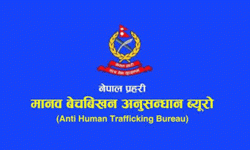 अमेरिकाबाट फर्काइएकालाई आवश्यक सोधपुछपछि परिवारको जिम्मा