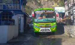 परीक्षणका लागि मनाङ पुग्यो बस