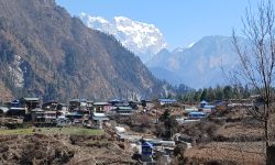 हिमपातहुँदा किसान खुसी