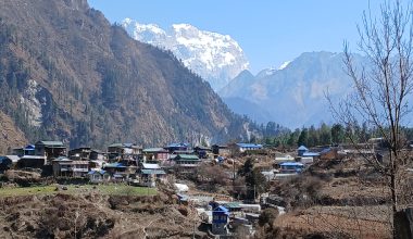 हिमपातहुँदा किसान खुसी