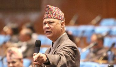 ‘संविधानले नचिन्ने राजतन्त्रको बारेमा बहस गर्न उचित होइन’