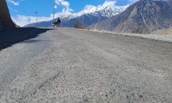 घरपझोङ रिङ्रोड सडकमा कमसल कालोपत्र