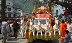 गजेन्द्रमोज्ञनारायण-मुक्तिनाथ रथयात्रा टोली म्याग्दीमा