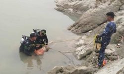 यसरी निकाल्यो, नारायणी नदिमा डुवेका दुवै जनाको शव सशस्त्र प्रहरीको गोताखोरले