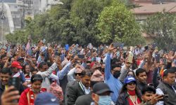 शिक्षकले दिउँसै टर्च बालेर गरे काठमाडौंमा प्रदर्शन