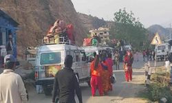 विसु पर्व मनाउन घर फर्कदै नेपाली