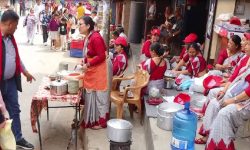 चरिकोटमा ‘सडकमा खाऊँ, सडकमै रमाऊँ’महोत्सव