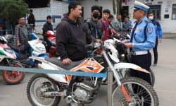 ट्राफिकद्धारा चोरी भएका २० ओटा दुई पाङग्रे सवारी साधन खोजतलास गरी धनीलाई हस्तान्तरण