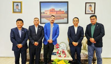 गभर्नर डा. विश्वनाथ पौडेल र नाडाका अध्यक्ष चौधरी बीच भेटवार्ता