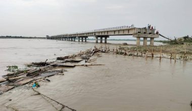 १३ वर्षदेखि पक्की पुल निर्माणाधीन, बाढीले काठेपुल पनि बगाएपछि आवागमनमै समस्या