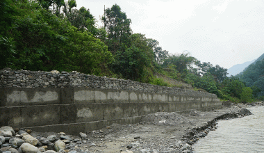 नदी कटान रोकथाम गर्न सिङ्गा तातोपानीमा ‘कम्पोजिट’ पर्खाल