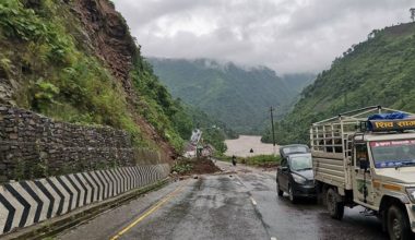 वर्षाले सूर्यविनायक–साँगा सडकमा एकतर्फी सवारी सञ्चालन