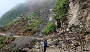 सुक्खा पहिराले बेनी–जोमसोम सडकमा आवतजावत रोकियो