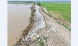 राप्ती नदीमा आपत्कालीन तटबन्ध निर्माण