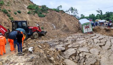 बाढीपहिरोले प्रमुख दश राजमार्ग पूर्ण रूपमा अवरुद्ध