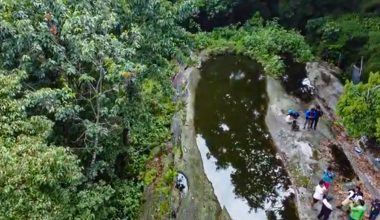 ढुङ्गामाथि रहेको माङ्मा पोखरी ओझेलमा